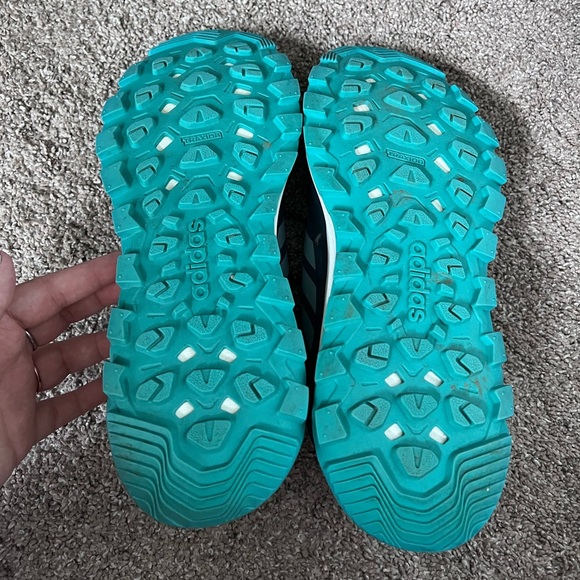 Women’s Adidas Tennis Shoes Cloud Foam - Picture 2 of 3